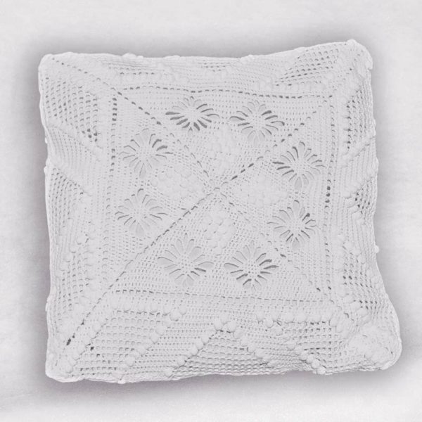 coussin blanc crochet
