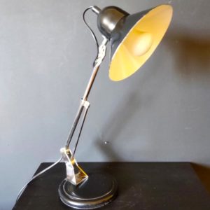 lampe de bureau noire style industriel