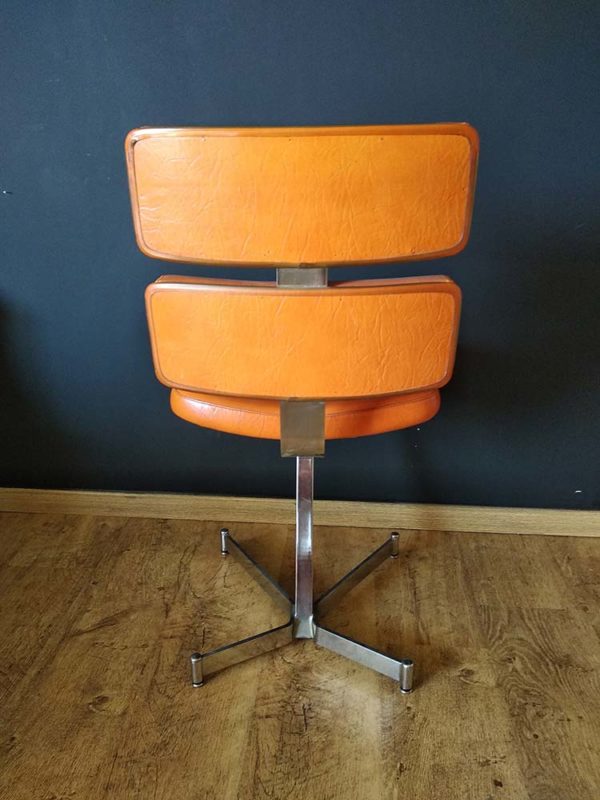 Chaise bibendum en cuir orange années 80