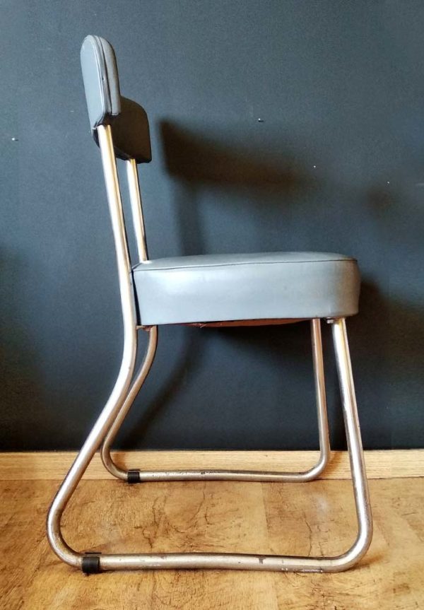 Chaise style industriel grise en cuir